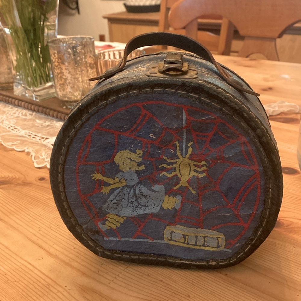 Antique little miss muffet doll suitcase
